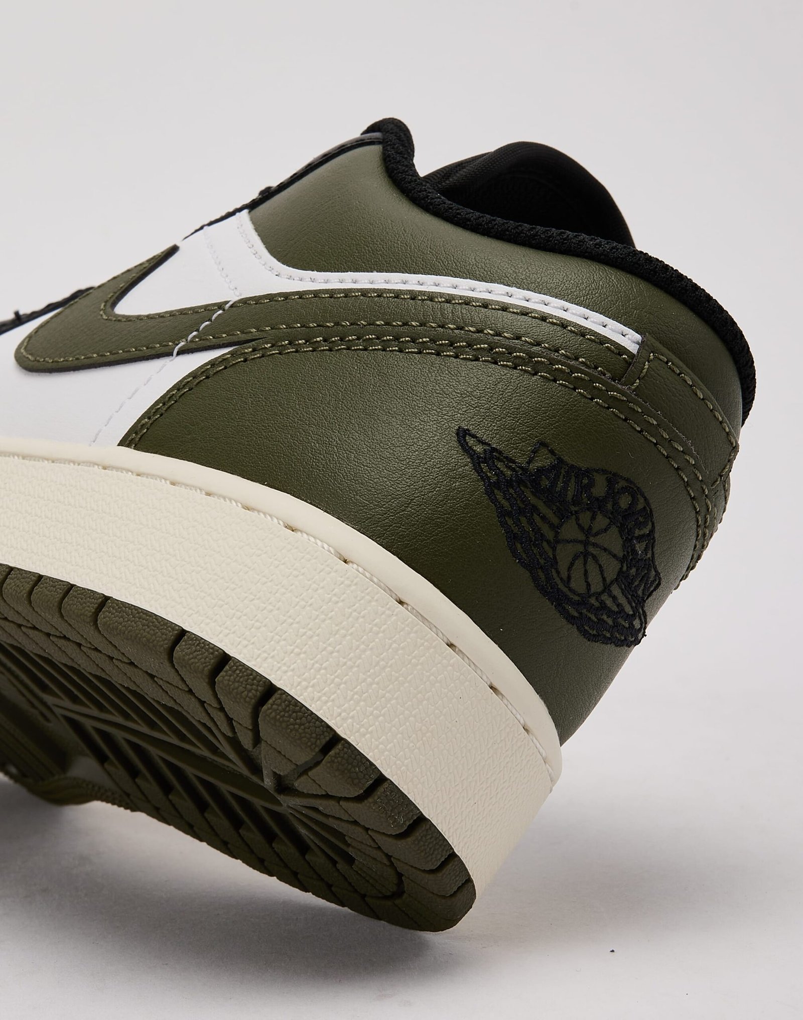 Jordan Air Jordan 1 Low Grade-School - Image 5