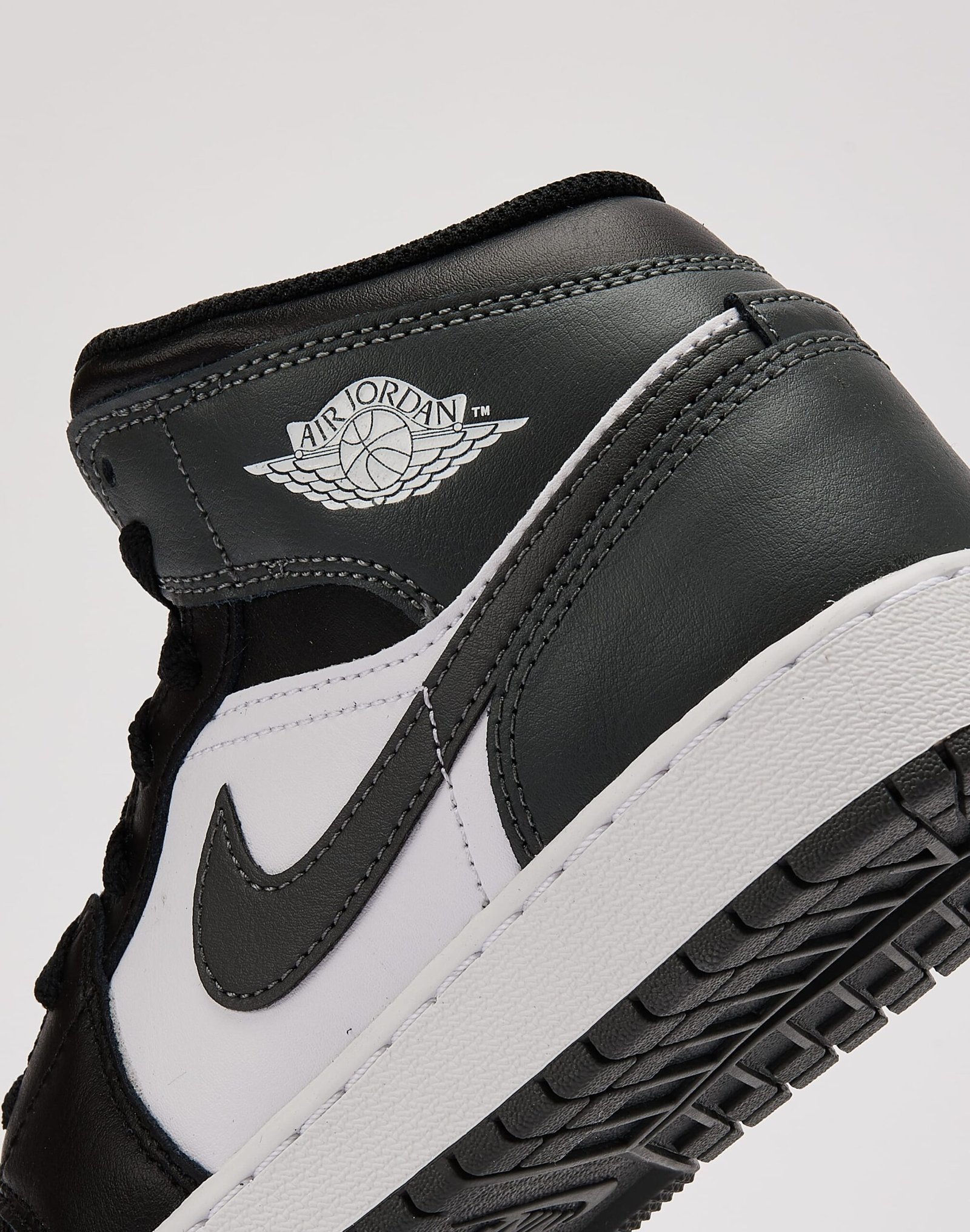 Jordan Air Jordan 1 Mid Grade-School - Image 5