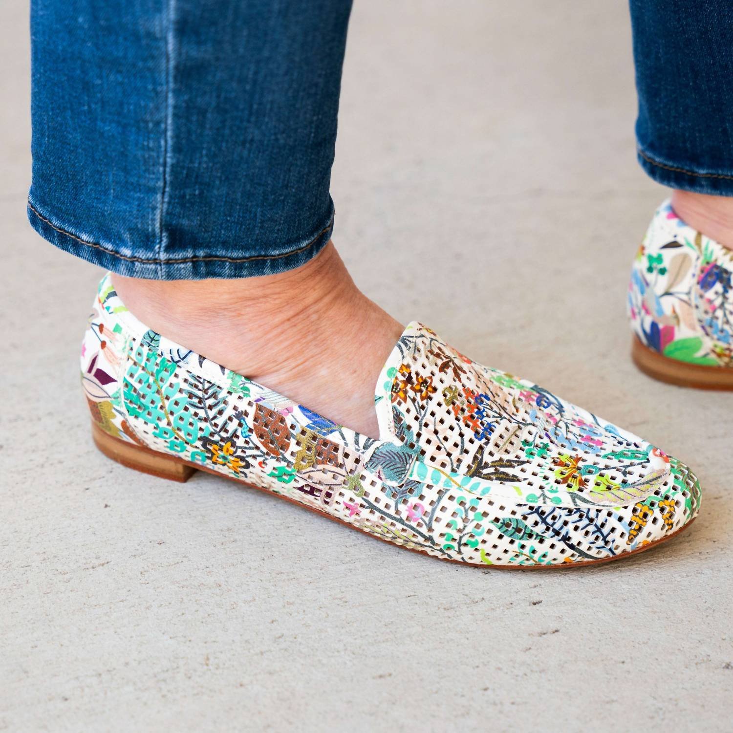 Lalisa - Women's Floral Print Loafers - Image 2