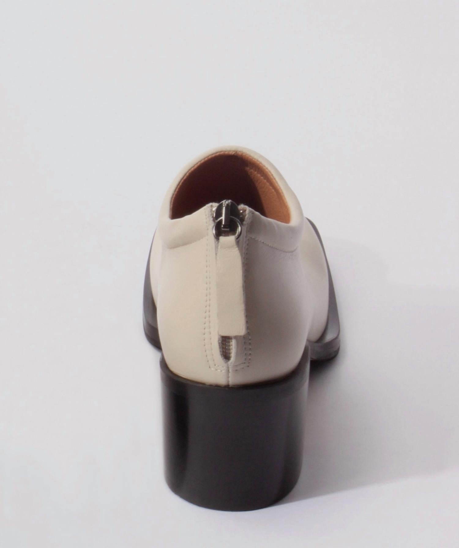 About Arianne - Women's Ava Heeled Leather Pumps - Image 3